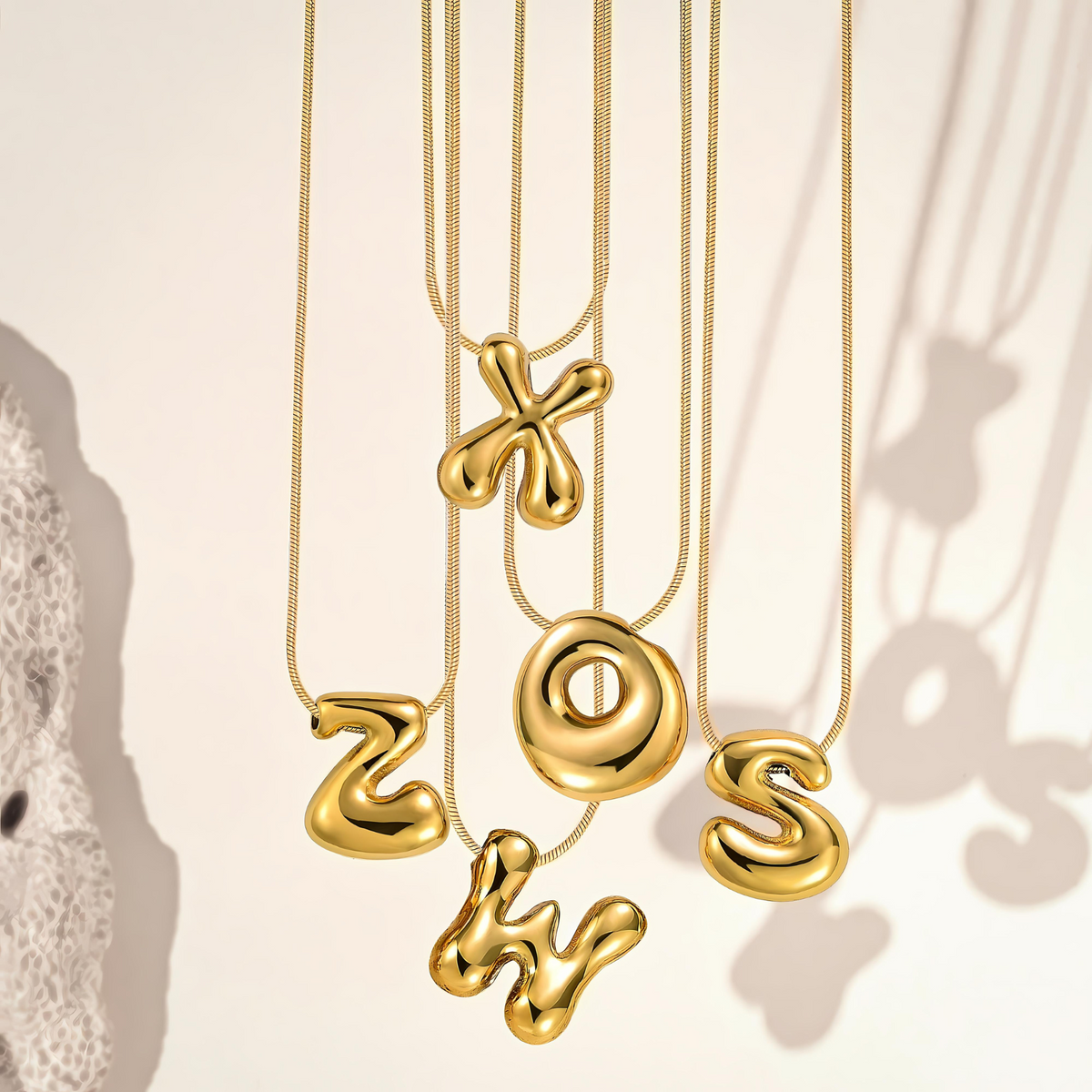 Golden Glow Bubble Letter Initial Halskette