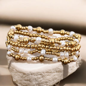 Ensemble de bracelets en perles scintillantes dorées
