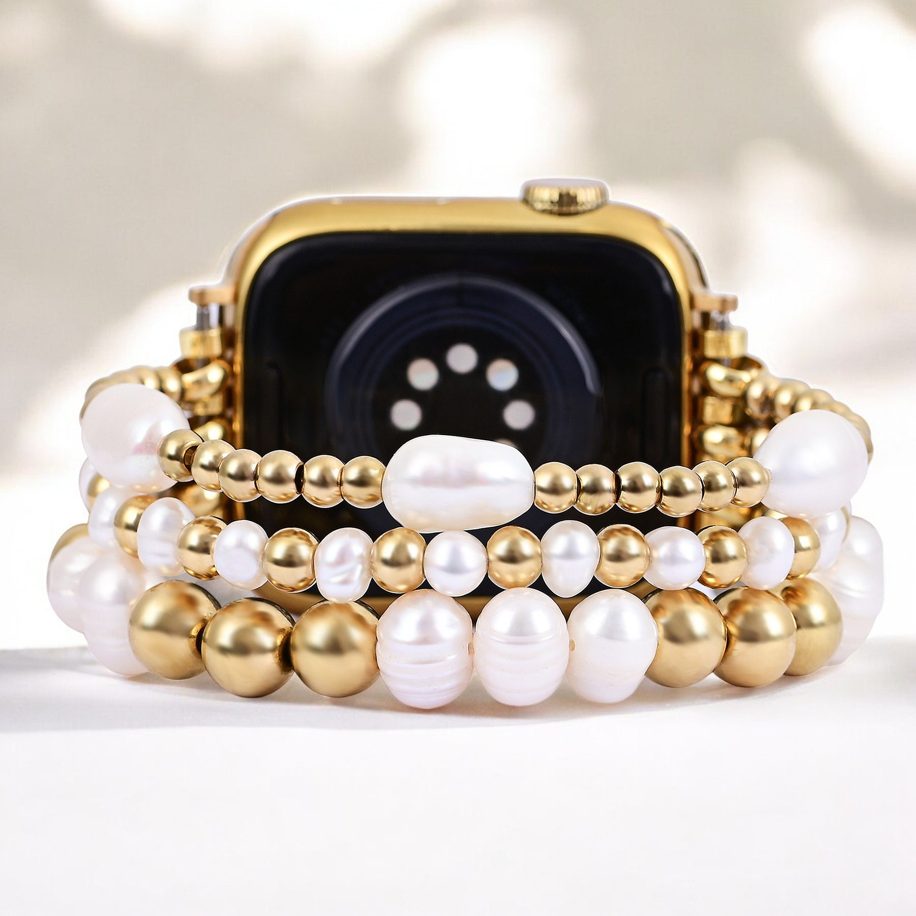 Bracelet extensible Apple Watch en perles d'eau douce dorées