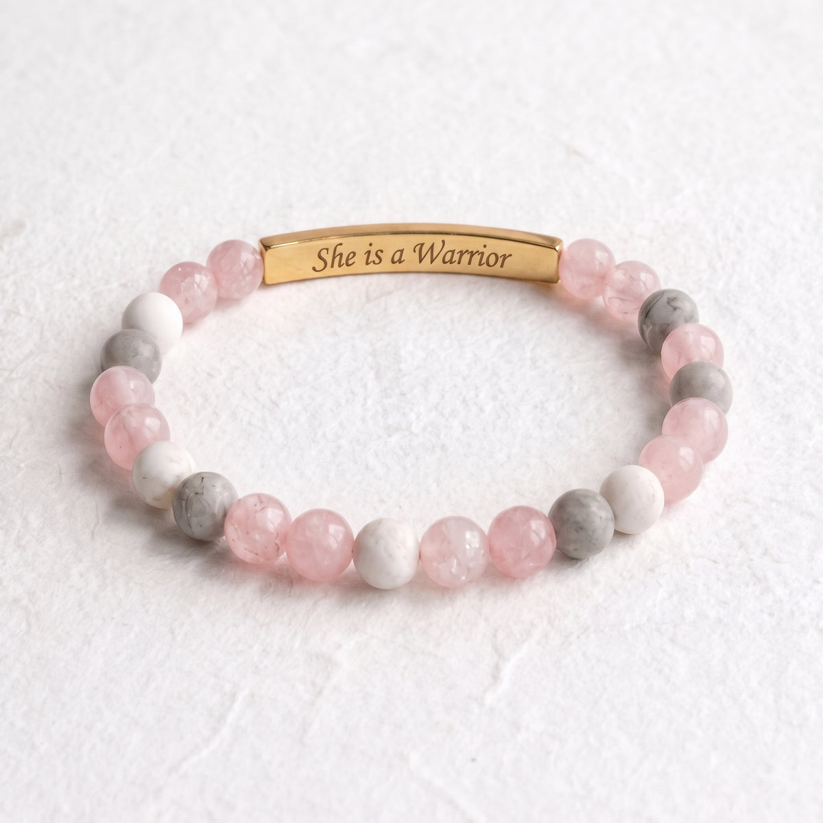 Armband zum Brustkrebsmonat – Sie ist eine Kriegerin