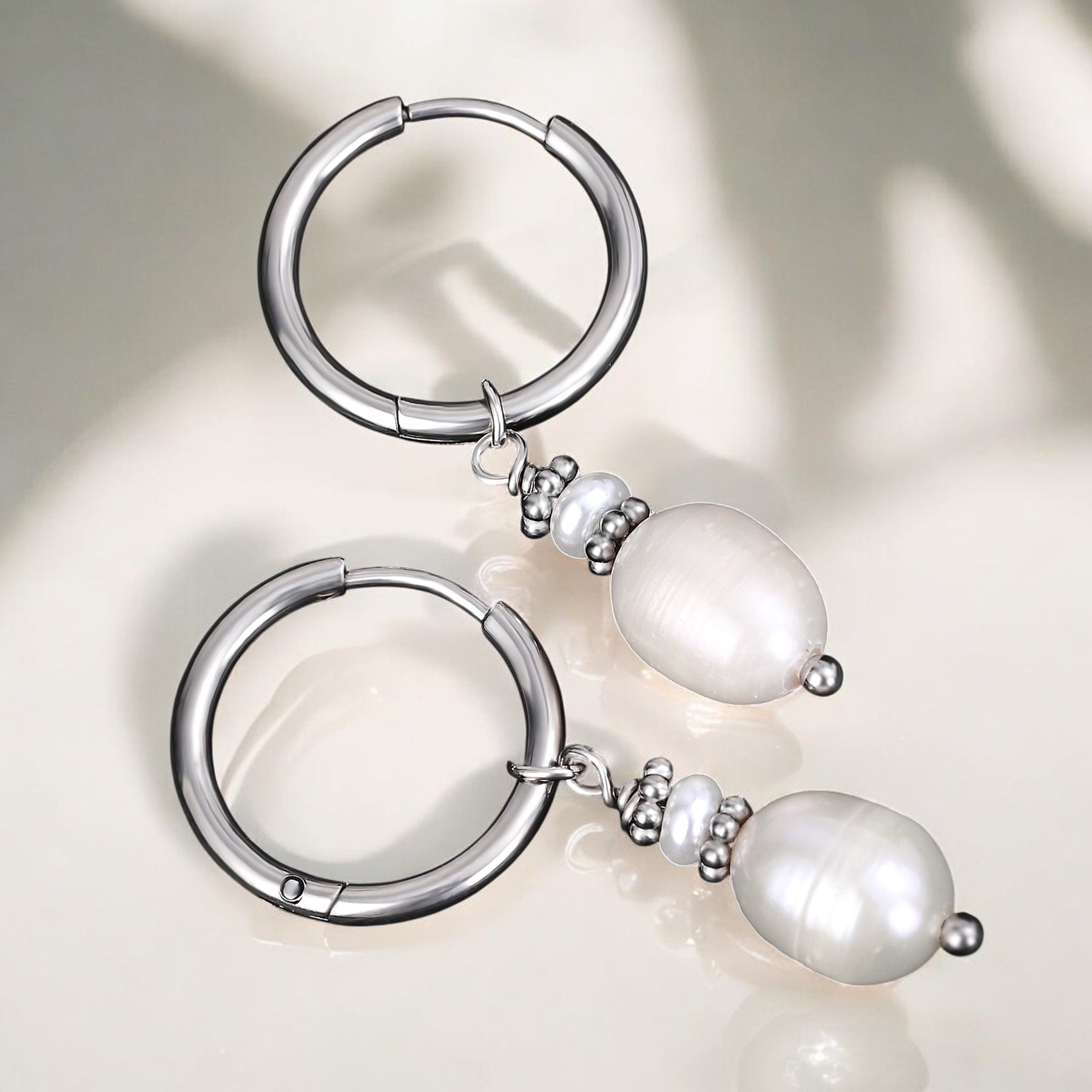 Boucles d'oreilles créoles Élégance Perle Argentée