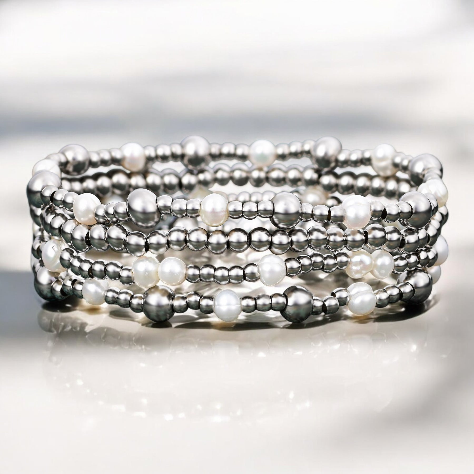 Schimmerndes Perlenarmband-Set