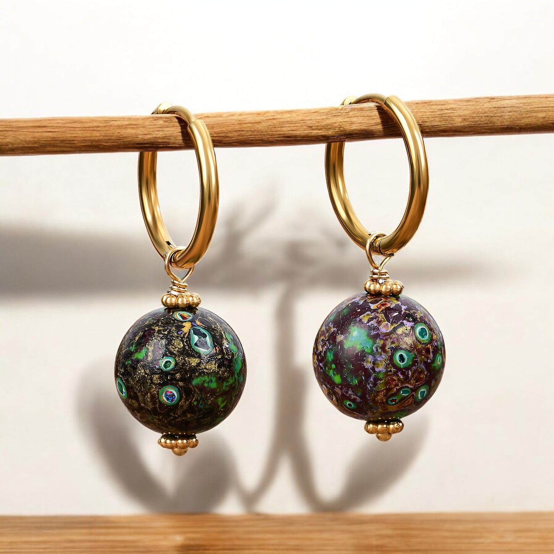 Emerald Eclipse Sprenkel Kugel Creolen