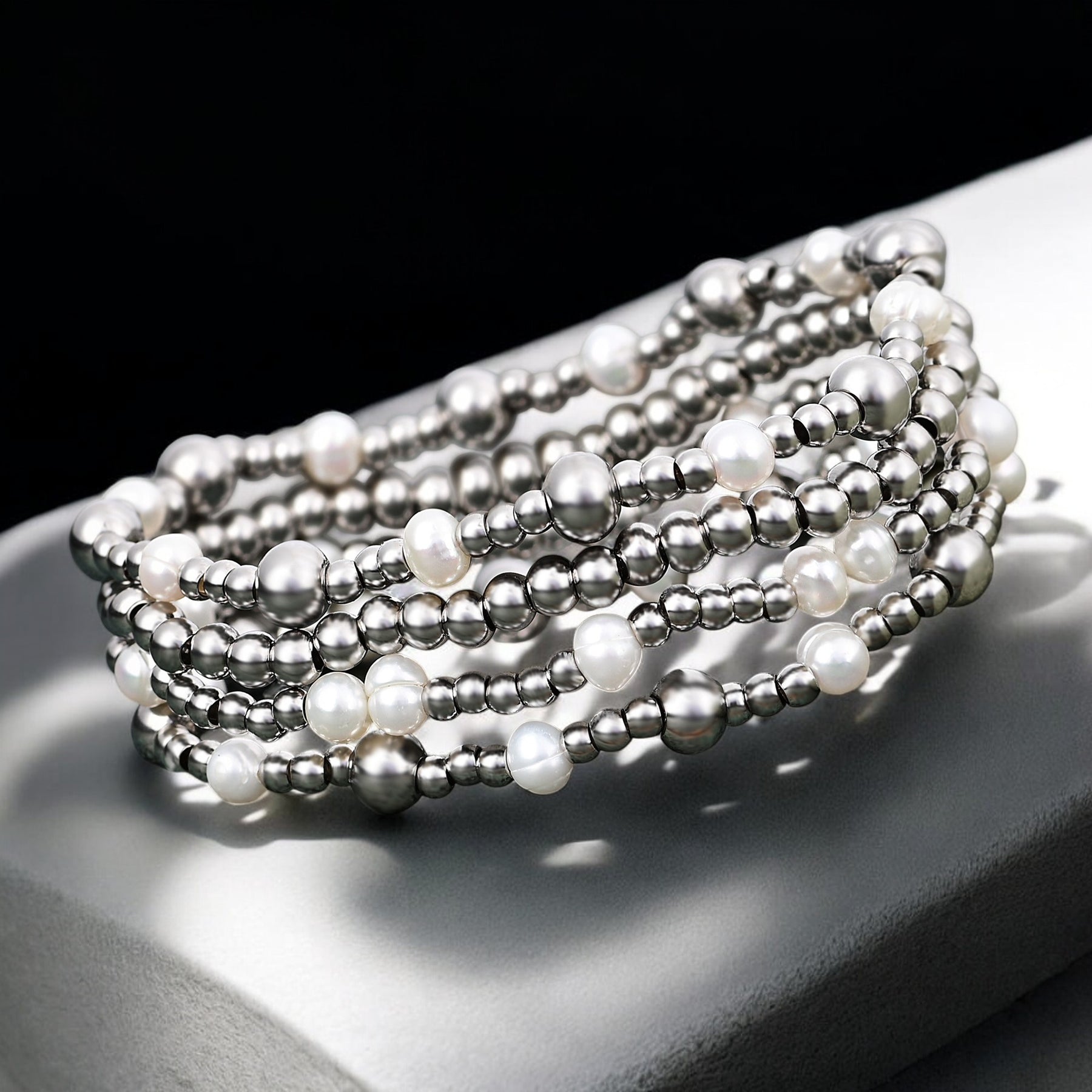 Schimmerndes Perlenarmband-Set