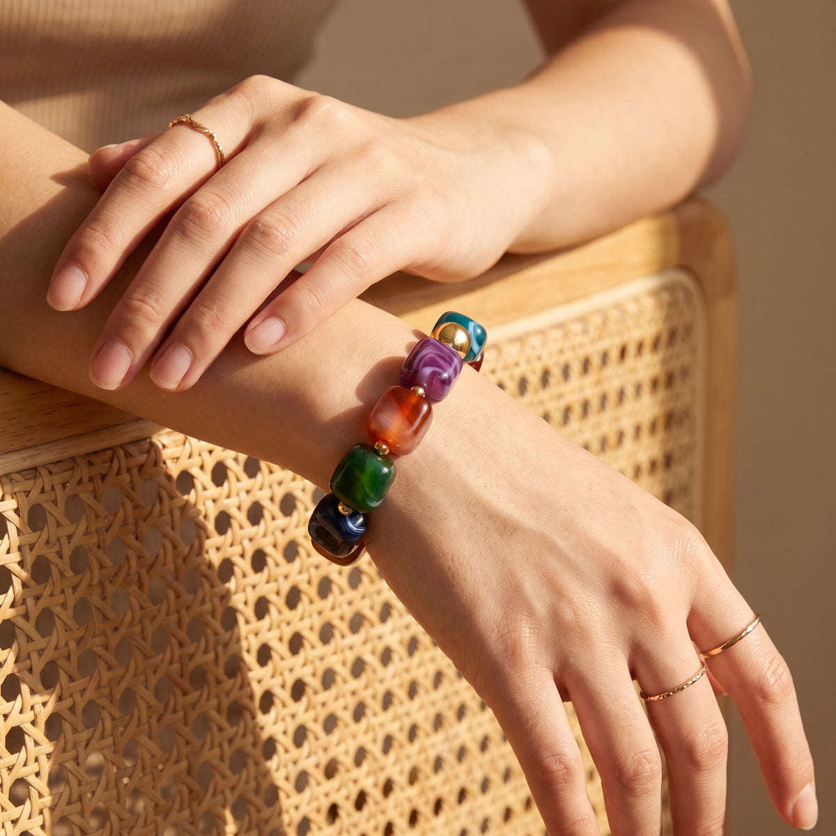 Mystisches Regenbogenfarbenes Chunky-Armband