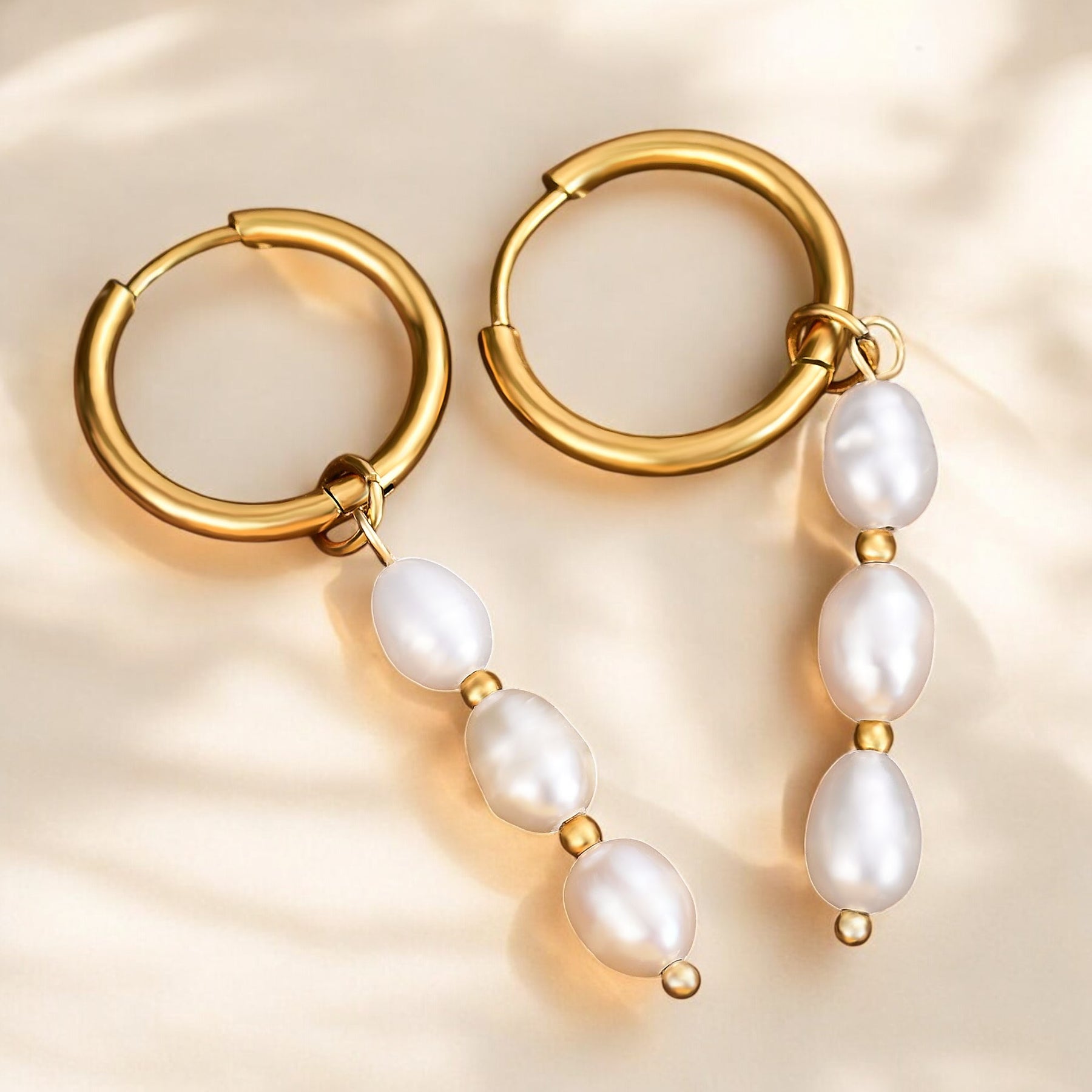 Boucles d'oreilles créoles en perles de cascade lustrées