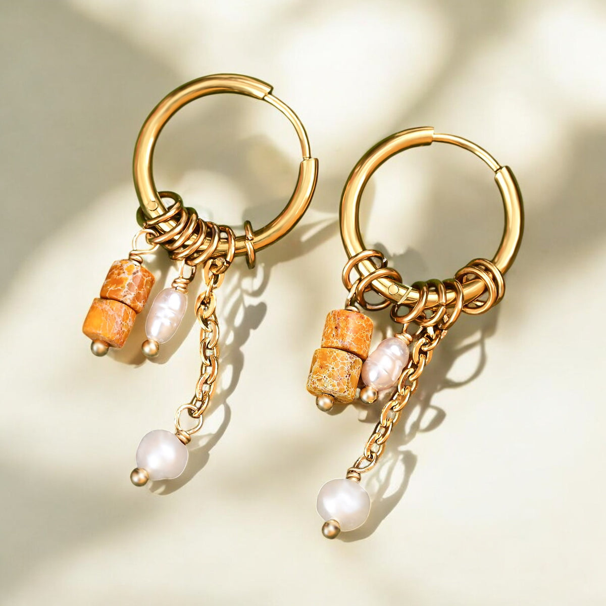 Boucles d'oreilles en forme de goutte avec un anneau en rouille dorée