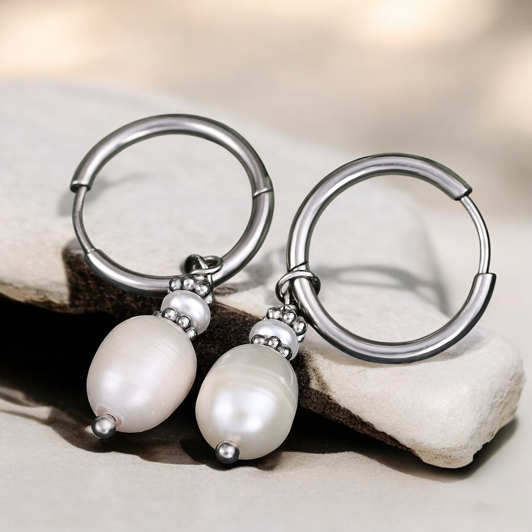 Boucles d'oreilles créoles Élégance Perle Argentée