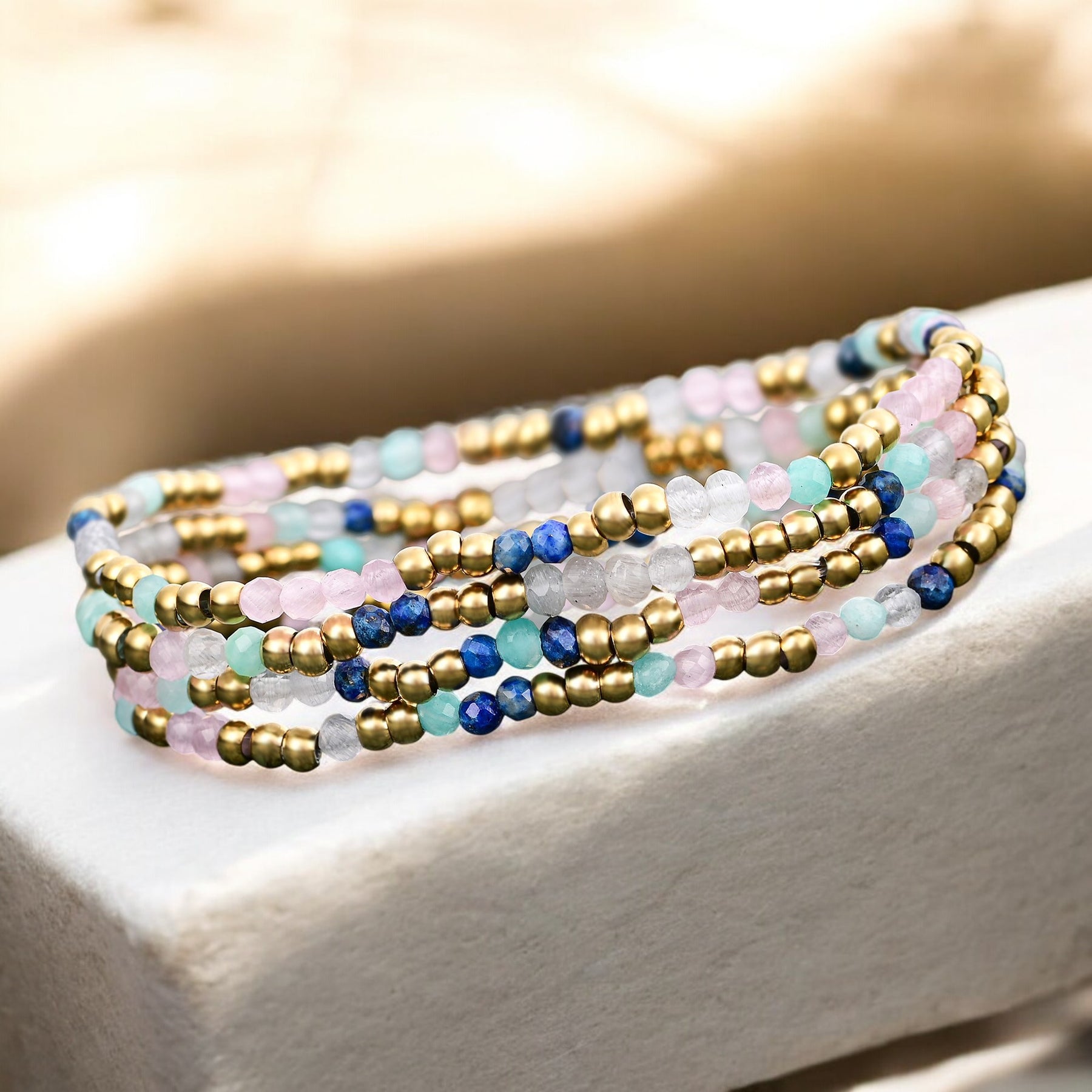 Ensemble de bracelets en lapis-lazuli, amazonite et bijoux