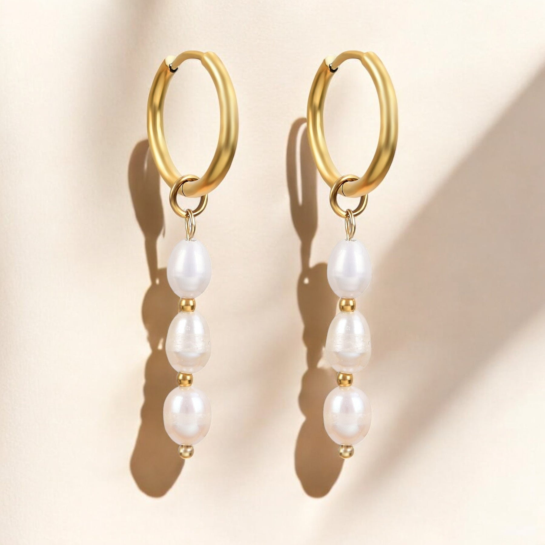 Boucles d'oreilles créoles en perles de cascade lustrées
