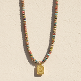 Collier lettre en jaspe impérial bleu